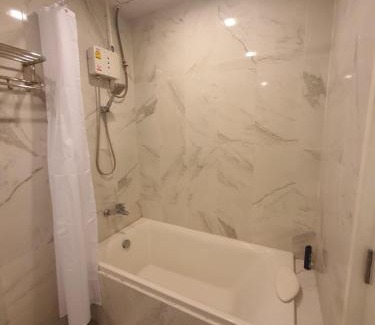 Chiang Mai Apartment | Top-Rated Prio 机场商场 with Pool & Hot Tub Amenities
