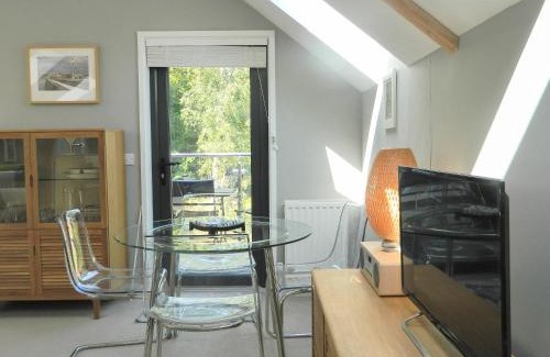 Freshwater House | Pet-Friendly Priory Barn: Rated 9.9/10 for Families