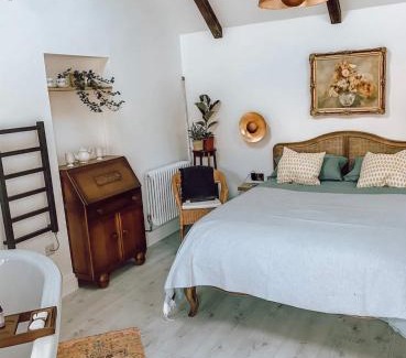 Cowden Bed & Breakfast | Discover Priory Cottage Stables: Family-Friendly Retreat