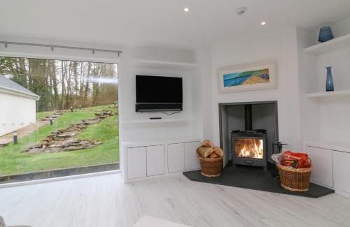 Barnstaple House | Discover Priory House: Family-Friendly Hotel with Pool