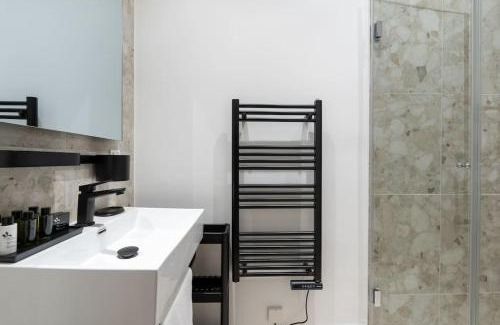 Neulerchenfeld Apartment | Top-Rated HM Pristine 1BR Suite, Family-Friendly Oasis