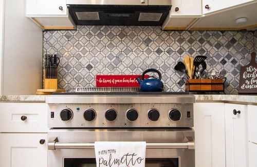Westside House | Perfect 2BR Retreat in Downtown Charleston - Family-Friendly!