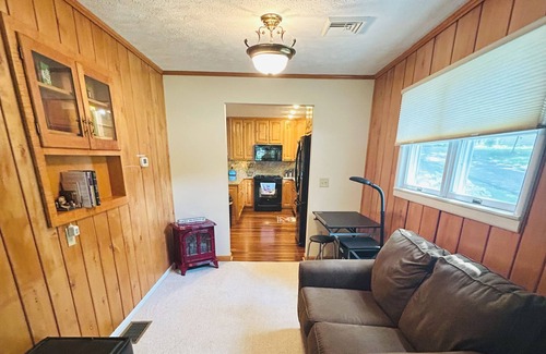 Lakeside Cottage | Pristine 3-bedroom cottage in Lakeside, Ohio with central air, laundry, Wi-Fi