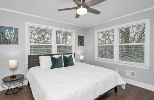 Columbia House | Central 3BR Retreat - Pet Friendly & Ideal Location