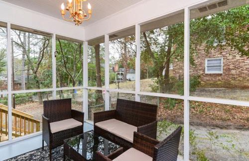 Columbia House | Central 3BR Retreat - Pet Friendly & Ideal Location