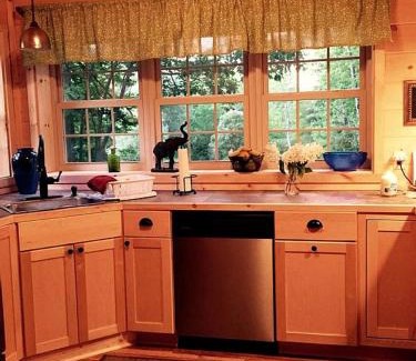 Naples House | Pristine and Cozy Cabin Rental Overlooking Pond near Rochester, New York