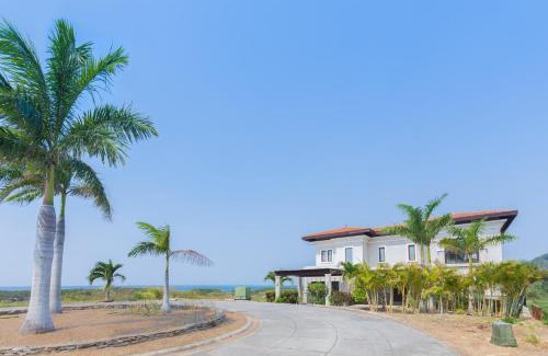 Pristine Bay House | Elegant Escape at Pristine Bay 4033 with Pool Access