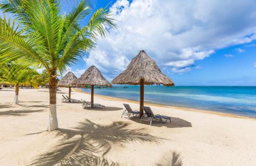 Pristine Bay House | Elegant Escape at Pristine Bay 4033 with Pool Access