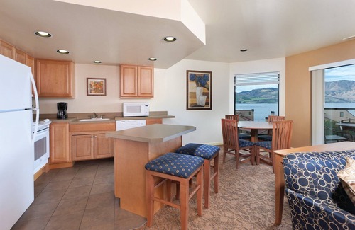 Chelan Resort | Explore Outdoor Adventures Near Pristine Oceanfront Retreat