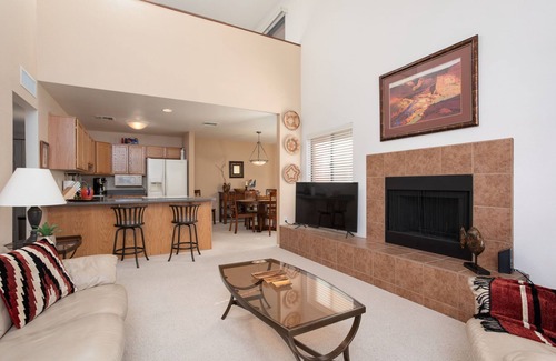 Tucson Condo | Immaculate Condo with Pool, Spa, and Breakfast Included