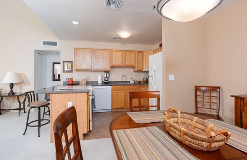 Tucson Condo | Immaculate Condo with Pool, Spa, and Breakfast Included