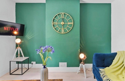 Ipswich House | Pristine House - Sleeps 10 - Amazing Location