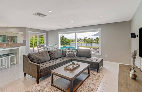 Palm River Estates House | Lake View Retreat with Heated Pool, Spa & Fire Pit
