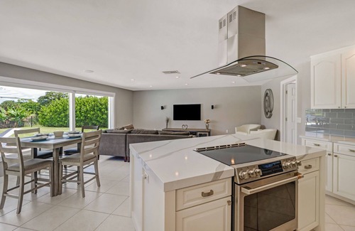 Palm River Estates House | Lake View Retreat with Heated Pool, Spa & Fire Pit