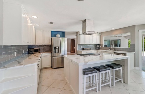 Palm River Estates House | Lake View Retreat with Heated Pool, Spa & Fire Pit