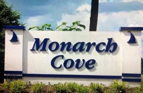 Lake Ozark Condo | Idyllic Lakefront Retreat Steps from Pool & Hot Tub
