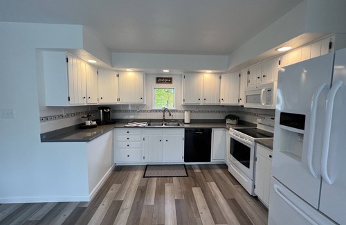 Lawrenceville Cottage | Beautiful 2-Bedroom Cottage on the Deer River - Guest Rated 10/10