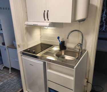 Vadstena Apartment | Budget-Friendly Oceanfront Retreat for Memorable Getaways