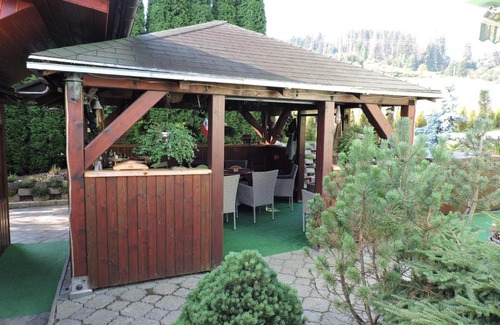 Cadca Villa | Explore privát Majka: Top-Rated with Hot Tub & Kitchen
