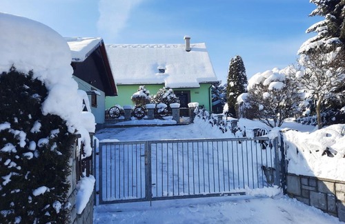 Cadca Villa | Explore privát Majka: Top-Rated with Hot Tub & Kitchen