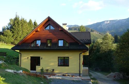 Zdiar House | Top-Rated Privát Za Lesíkom: Family-Friendly with Hot Tub