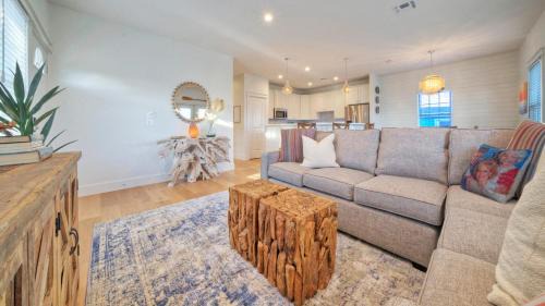 Leeward Sands House | Sunny Retreat at Always Sunny by AvantStay: Family-Friendly Fun
