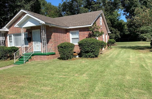 Tuskegee House | Cozy Priv Studio: Rated 9/10 with Family-Friendly Amenities