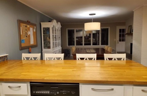 Oscoda House | Guest Rated 9.8: Beach Cottage Retreat on Lake Huron