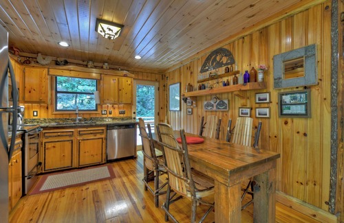 Aska Cabin | Secluded Creek Oasis: 10/10 Rated Getaway with Unique Amenities