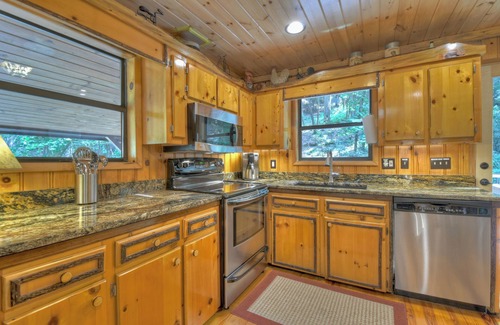 Aska Cabin | Secluded Creek Oasis: 10/10 Rated Getaway with Unique Amenities