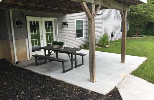 Suffield Apartment | Guest Rated: 9.9 - Entertain in a Cozy Home with Pool Table