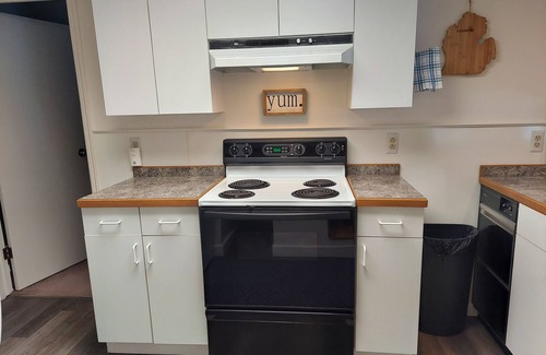 Mayfield Apartment | Discover Privacy in the Woods with Pool and Spa Amenities