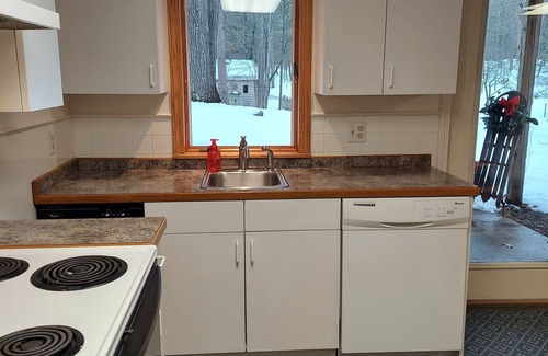 Mayfield Apartment | Discover Privacy in the Woods with Pool and Spa Amenities