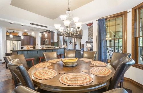 Blue Eye Cabin | Experience Privacy on 40 Acres Near TableRock Boat Launch
