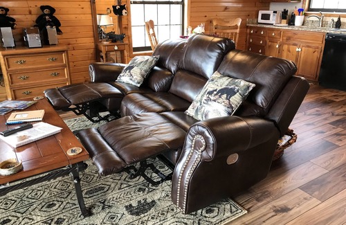 Gatlinburg - Pigeon Forge Cabin | Romantic Getaway with Pool, Spa & Scenic Views Await