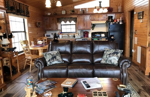 Gatlinburg - Pigeon Forge Cabin | Romantic Getaway with Pool, Spa & Scenic Views Await