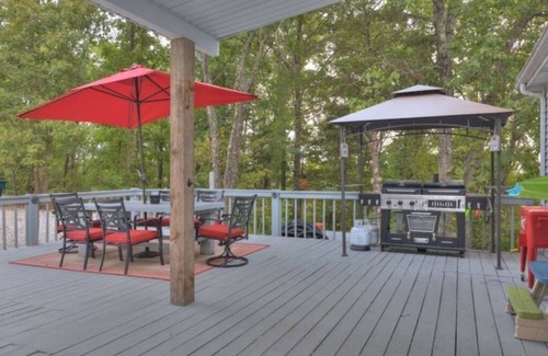 Branson House | Gathering Events at Privacy16Acres: FirePit & Mountain Views
