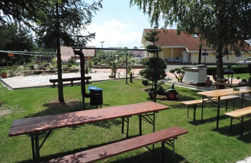 Tvarozna Apartment | Cozy Privat Janka: Family-Friendly Stay with Kitchen Access
