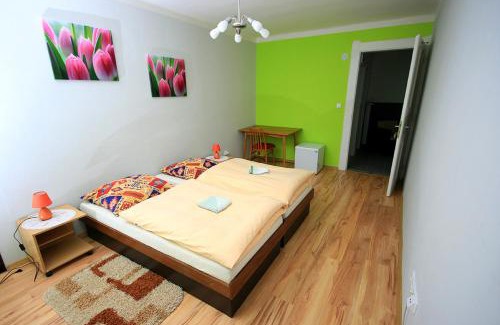 Strba House | Relax at Privat Kohut: Family-Friendly with Hot Tub & Breakfast