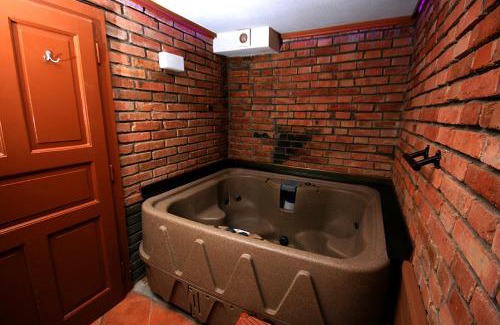 Strba House | Relax at Privat Kohut: Family-Friendly with Hot Tub & Breakfast