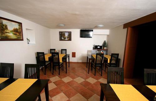 Strba House | Relax at Privat Kohut: Family-Friendly with Hot Tub & Breakfast
