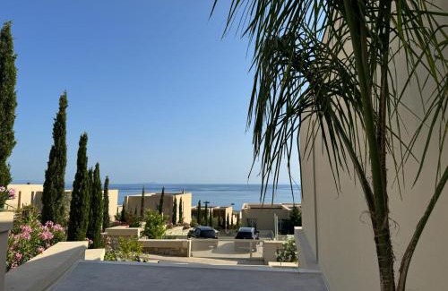 Jala Villa | Oceanfront Green Gem Villa 82A at Green Coast Palasë
