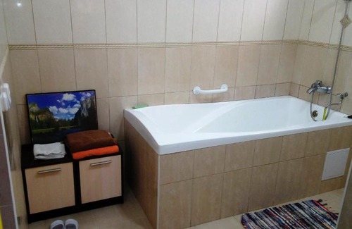 Yasinya Hotel | Discover Privat Sadyba Burkut: Pet-Friendly Haven with Hot Tub