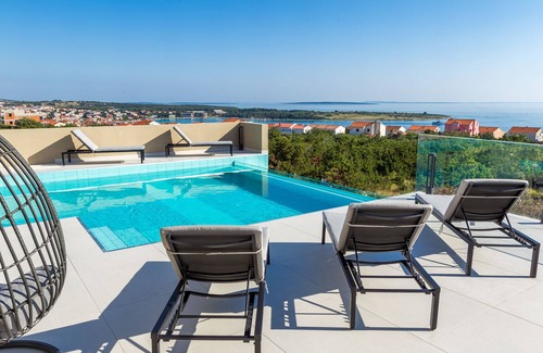 Novalja Villa | Private Villa with Infinity Pool & Ocean View Retreat