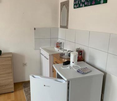 Knittelfeld Apartment | Comfortable Private Rooms in KF with Family-Friendly Amenities