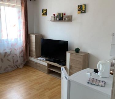 Knittelfeld Apartment | Comfortable Private Rooms in KF with Family-Friendly Amenities