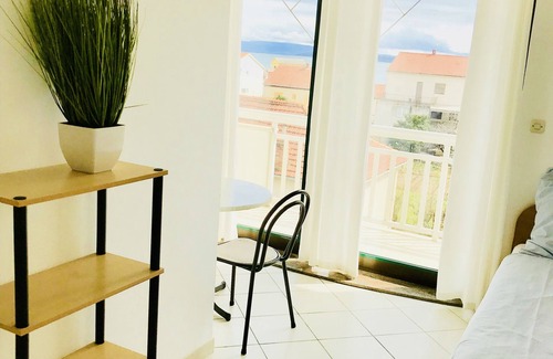 Kastela Apartment | Seaside Retreat: Pet-Friendly Suite with Ocean View