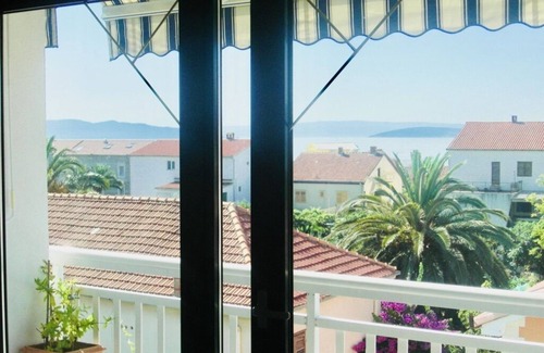 Kastela Apartment | Seaside Retreat: Pet-Friendly Suite with Ocean View