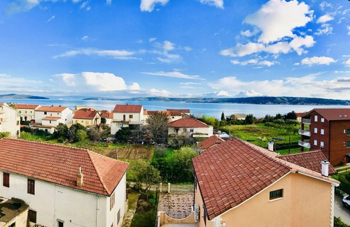 Kastela Apartment | Seaside Retreat: Pet-Friendly Suite with Ocean View