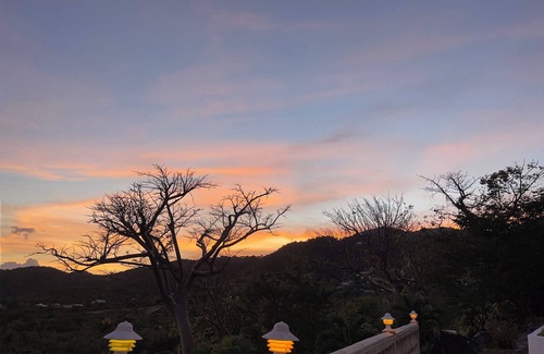 Camino Nuevo Villa | Secluded Beach Villa: Pet-Friendly Retreat with Views